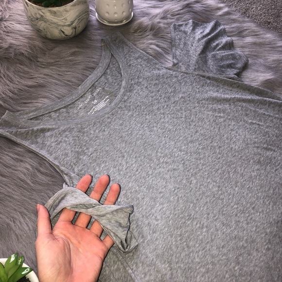 3/$30 ALL ITEMS WILL BE GONE BEFORE HOLIDAY AND NEGOTIABLE/BUY NOW! Shoulder Top - Picture 2 of 3